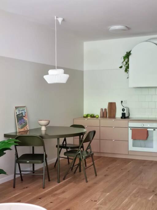 Apartment Zwirn, Free Parking, 24/7 Access Братислава Екстер'єр фото